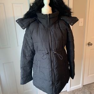 Maternity Old Navy hooded puffer coat size xs.